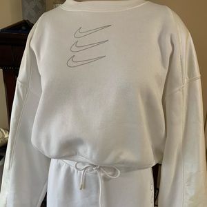 Nike Women's Sportswear Fleece Graphic Crew Sweatshirt  w/ Jogger Sweatpant